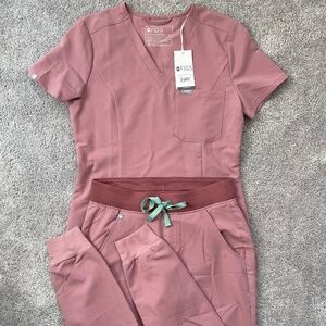 FIGS Mineral Mauve Set - Catarina Slim Scrub Top & Zamora Scrub Pants